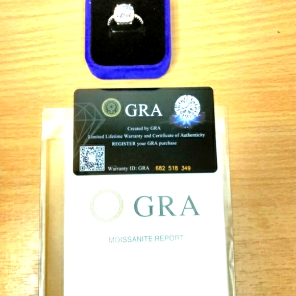 Moissanite🥰 lab grown 2 carat diamond round cushion paved Halo engagement ring - Picture 6 of 14